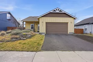 20648 Beaumont Dr, Bend, OR 97701 - Photo 2