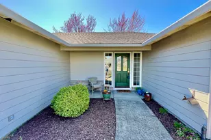 1650 Husker Butte Ln, Medford, OR 97504 - Photo 2