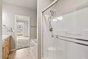 537 NW 28th St, Redmond, OR 97756 - Photo 14