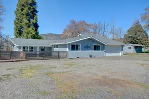 7441 Maple Ln, Central Point, OR 97502 - Photo 1