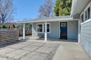 7441 Maple Ln, Central Point, OR 97502 - Photo 4