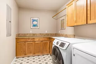3130 N W Colonial Dr, Bend, OR 97703 - Photo 38