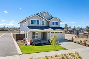 2251 SW 43rd St, Redmond, OR 97756 - Photo 2