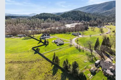527 E Forks Circle, Cave Junction, OR 97523 - Photo 4