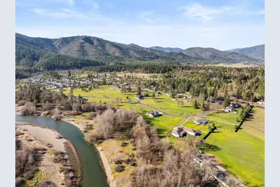 527 E Forks Circle, Cave Junction, OR 97523 - Photo 12