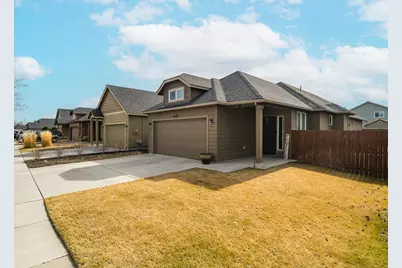 2745 NE Aldrich Avenue, Bend, OR 97701 - Photo 2