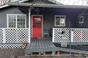 517 SW Marshall St, Madras, OR 97741 - Photo 1