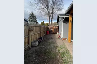 517 SW Marshall Street, Madras, OR 97741 - Photo 18