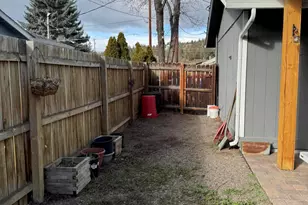 517 SW Marshall St, Madras, OR 97741 - Photo 18