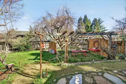 645 E California Street, Jacksonville, OR 97530 - Photo 58