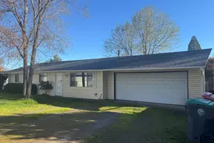 735 Kenyon St, Medford, OR 97501 - Photo 2