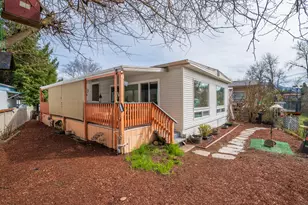 608 Woodlawn Cir, Grants Pass, OR 97526 - Photo 4