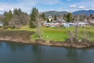 608 Woodlawn Cir, Grants Pass, OR 97526 - Photo 2