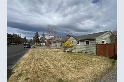 930 NW Canyon Drive, Redmond, OR 97756 - Photo 2