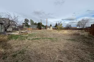 930 NW Canyon Dr, Redmond, OR 97756 - Photo 26