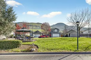 3473 Poppywoods Dr, Medford, OR 97504 - Photo 56
