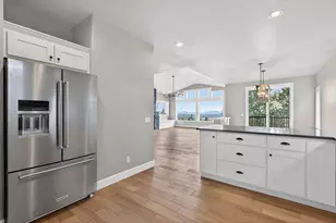 3122 N W Colonial Dr, Bend, OR 97703 - Photo 12