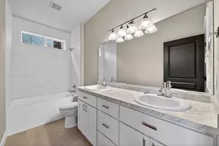 3122 N W Colonial Dr, Bend, OR 97703 - Photo 28