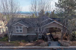 3122 N W Colonial Dr, Bend, OR 97703 - Photo 38