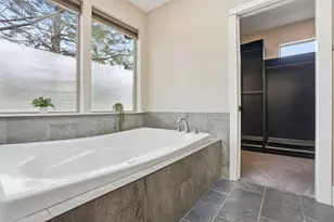 2538 NW Hosmer Lake Dr, Bend, OR 97703 - Photo 24