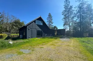 541 Board Shanty Rd, Grants Pass, OR 97527 - Photo 4