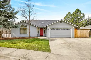 3027 Waterford Ct, Medford, OR 97504 - Photo 2