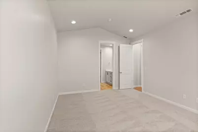 136 Valemont Drive #13, Eagle Point, OR 97524 - Photo 12