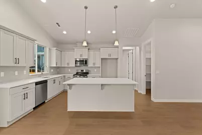 136 Valemont Drive #13, Eagle Point, OR 97524 - Photo 4