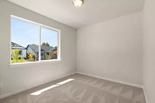 136 Valemont Dr, Eagle Point, OR 97524 - Photo 16