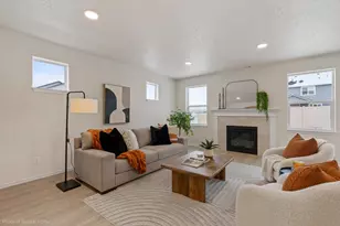 700 NW Walnut Ave, Redmond, OR 97756 - Photo 2