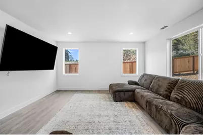 1185 Orange Blossom Drive, Klamath Falls, OR 97601 - Photo 6