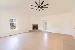 19 Pine Ct, Eagle Point, OR 97524 - Photo 8