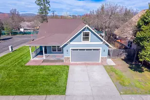19 Pine Ct, Eagle Point, OR 97524 - Photo 6