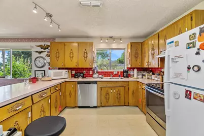 4464 Tioga Way, Central Point, OR 97502 - Photo 6