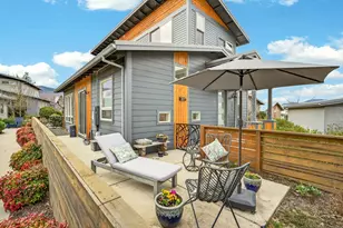 100 Dunn Cir, Ashland, OR 97520 - Photo 4