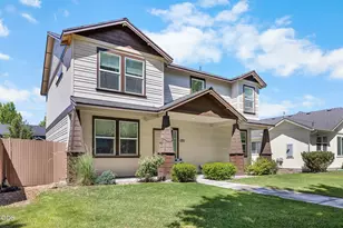 1331 NE 4th St, Redmond, OR 97756 - Photo 2