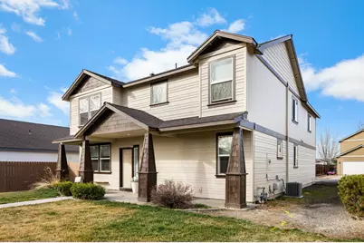 1331 NE 4th Street, Redmond, OR 97756 - Photo 1