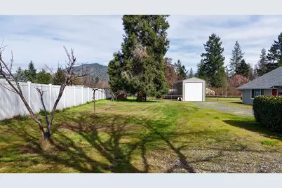 9401 Old Stage, Central Point, OR 97502 - Photo 42