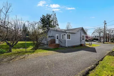 832 Wabash Avenue, Medford, OR 97504 - Photo 4