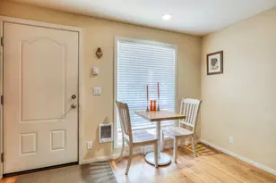 1439 NW Juniper St, Bend, OR 97703 - Photo 4