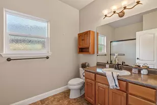 2131 SW Frd St, Grants Pass, OR 97526 - Photo 20