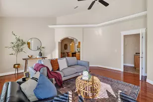 2131 SW Frd St, Grants Pass, OR 97526 - Photo 4