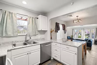 244 NE B Street, Grants Pass, OR 97526 - Photo 8