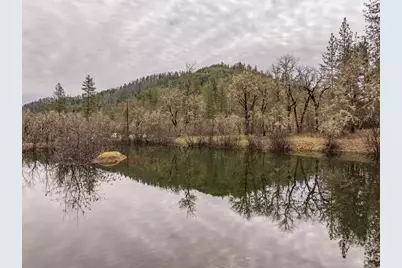 2527 Crowfoot Road, Eagle Point, OR 97524 - Photo 2