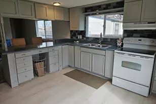 380 W Gregory Rd, Central Point, OR 97502 - Photo 6