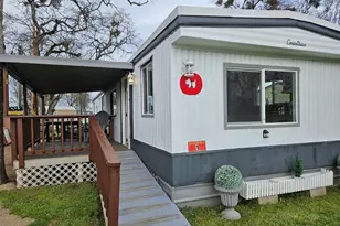 380 W Gregory Rd, Central Point, OR 97502 - Photo 2