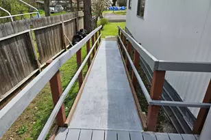 380 W Gregory Rd, Central Point, OR 97502 - Photo 16