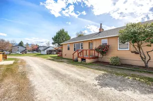 128 S Mountain Ave, Ashland, OR 97520 - Photo 4