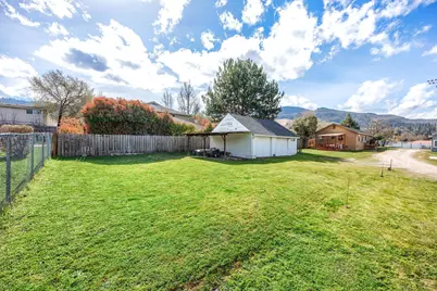 128 S Mountain Avenue, Ashland, OR 97520 - Photo 8