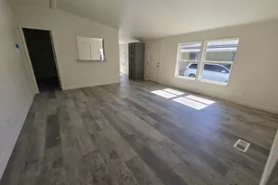 633 E Archwood Dr, Eagle Point, OR 97524 - Photo 6